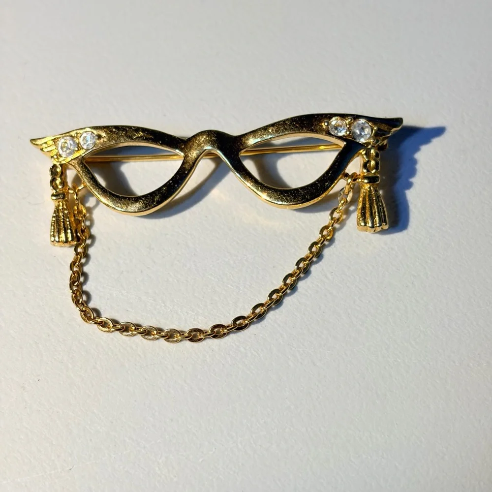 Vintage Avon Brooch Cat Eye Glasses Clear Rhinestones Gold Tone Hanging Chain - Picture 5 of 5